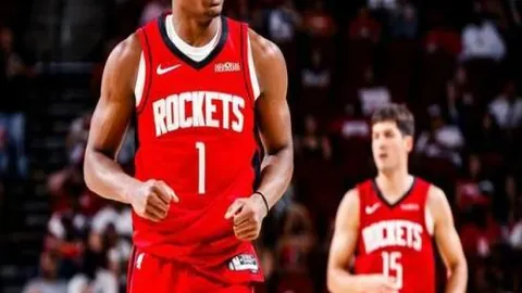 《罗马诺独家爆料：曼联欲续约卡塞米罗，却面临薪资难题，沙特豪购意愿不减》