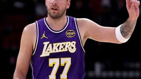 狼队创历史低谷：连续9场联赛败北，20场未尝胜绩，挑战极限的不败魔咒！